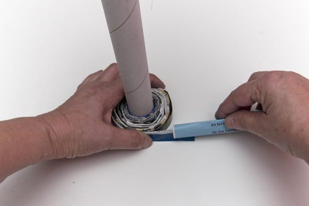Reciclar tubos de cartón: cómo hacer un pié de lámpara