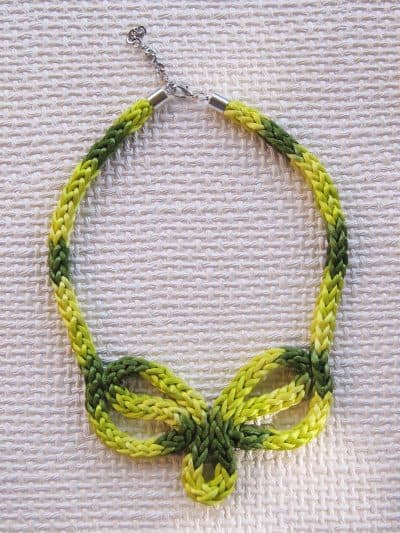 Collar-de-cordón