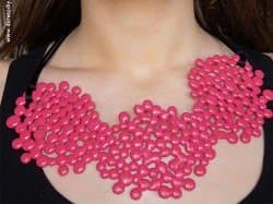 collar babero rosa