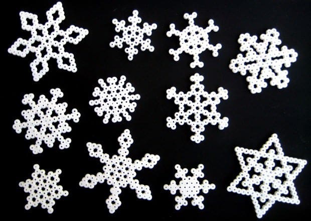 diseños con cuentas hama: copos de nieve