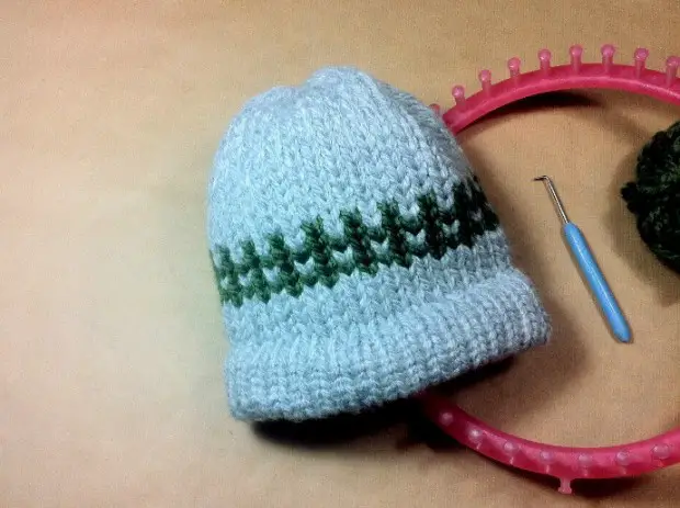 Gorro de lana con telar