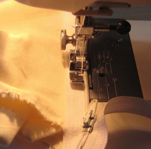Cambiamos la patilla de la máquina de coser