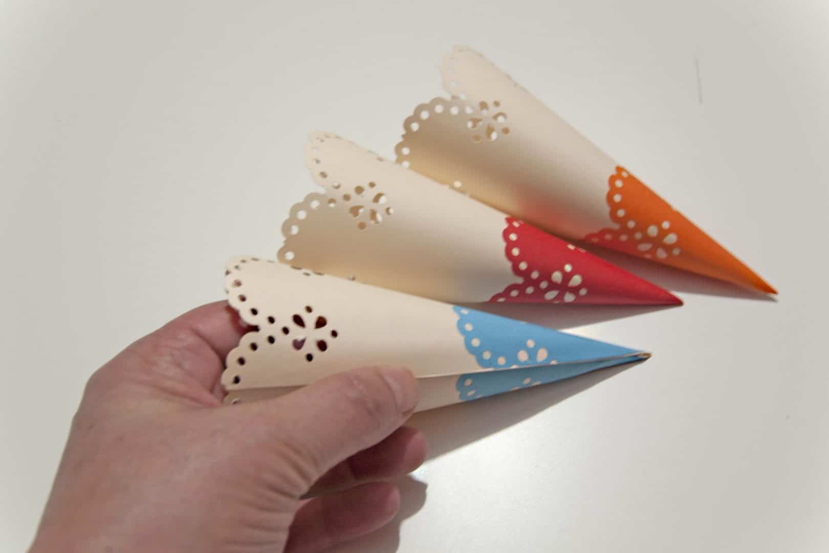 Cucuruchos de papel para fiestas