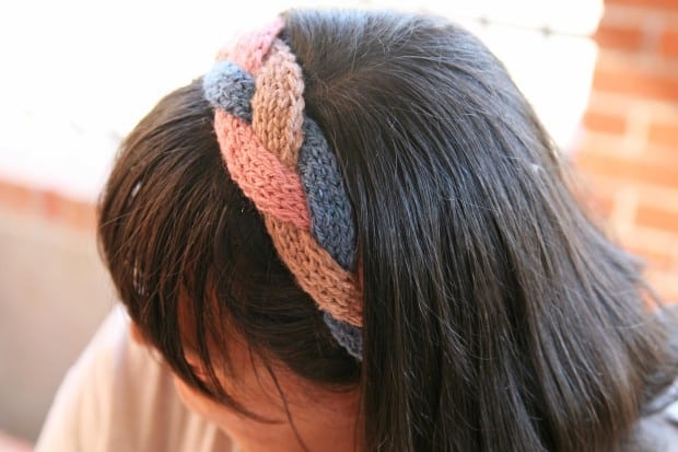 Diadema de punto con forma de trenza