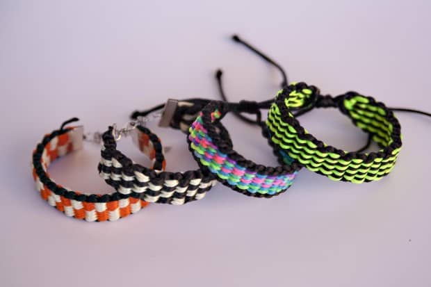 Pulsera_kumihimo_telar_cuadrado