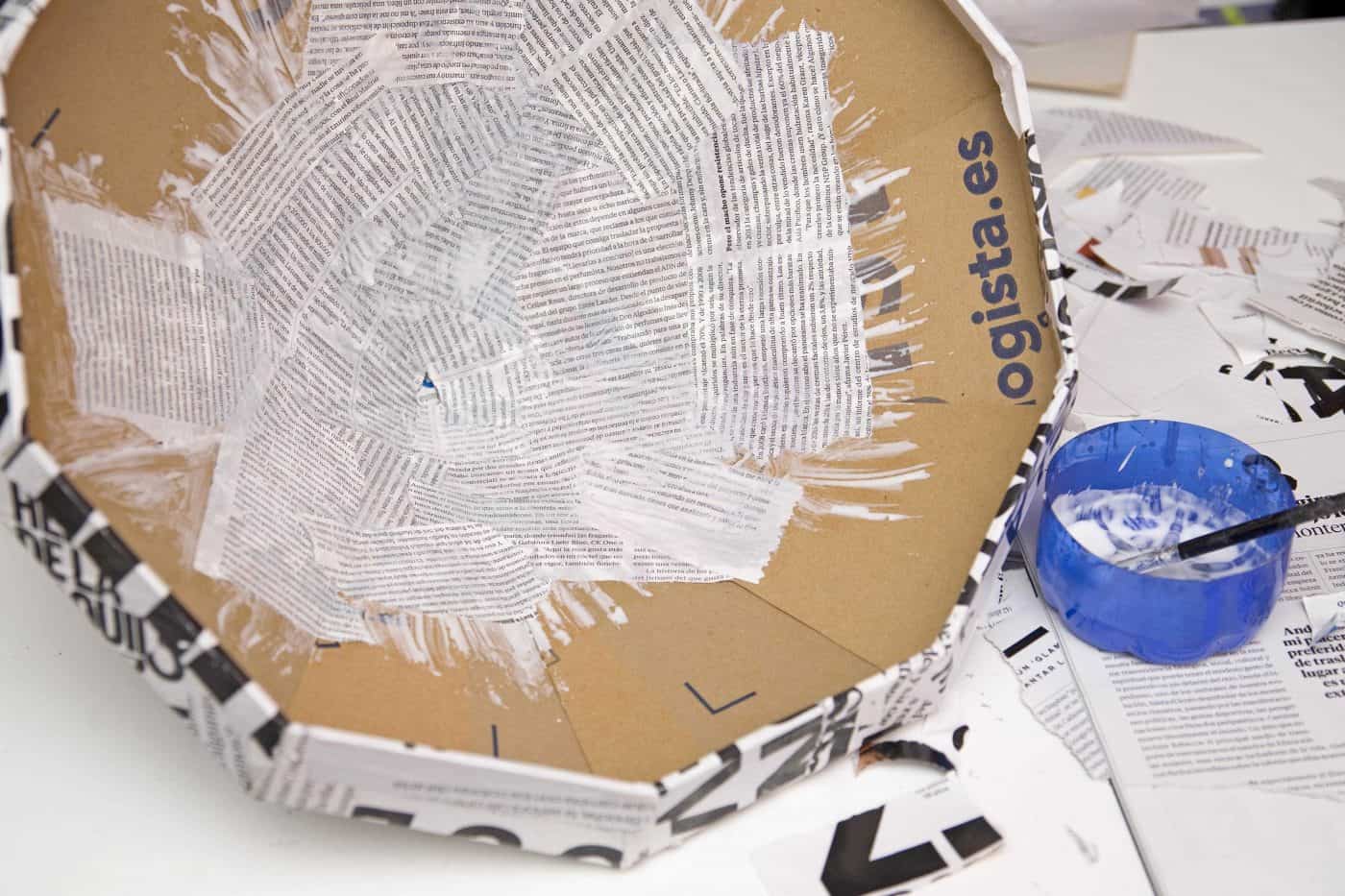 Cómo hacer una lámpara con cartón y papel