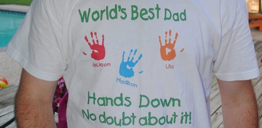 camiseta con huellas para papa