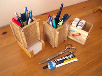 Objetos de escritorio hechos con palitos de madera